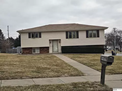 4909 Giles Rd, Omaha, NE 68157