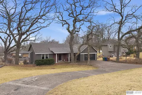 206 Bellevue Blvd S, Bellevue, NE 68005