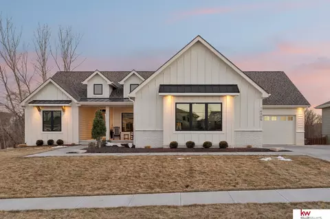 16905 Bondesson St, Bennington, NE 68007