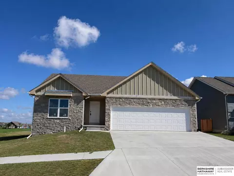 5114 Pinehill Rd, Bellevue, NE 68133