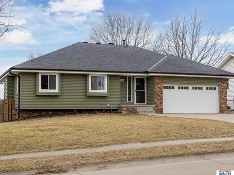 1108 Conestoga Rd, Papillion, NE 68046