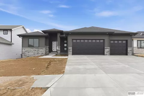19903 Cottonwood St, Gretna, NE 68028