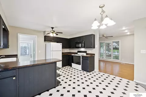 6338 Hartley St, Lincoln, NE 68507