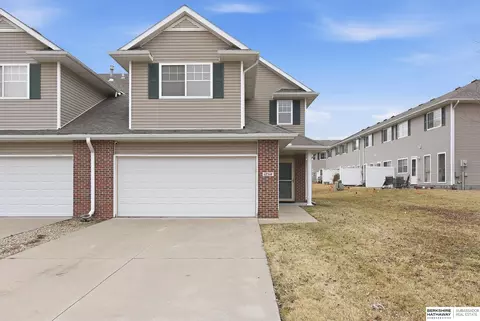 17514 Seward Plz, Omaha, NE 68118