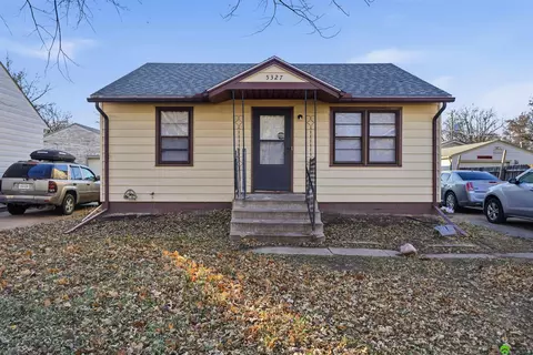 5327 Knox St, Lincoln, NE 68504