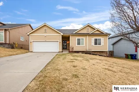 1508 Old Gaelic St, Bellevue, NE 68123