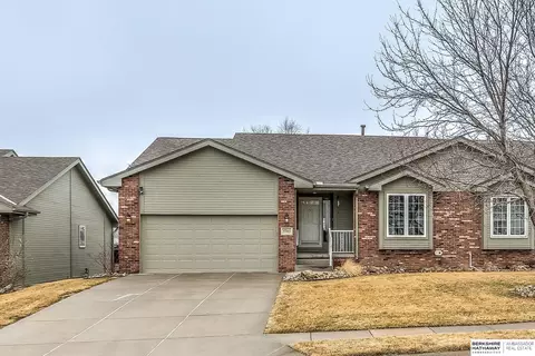 5703 N 167 Avenue Cir, Omaha, NE 68116