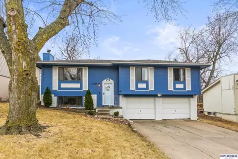 2303 Coventry Dr, Bellevue, NE 68123