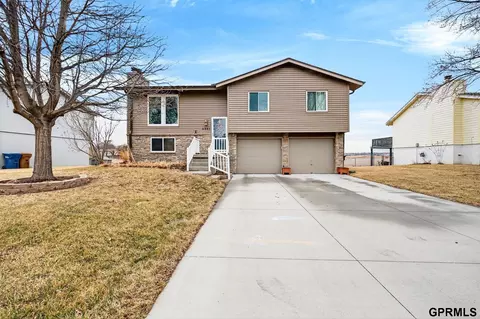 5201 Galloway St, Omaha, NE 68157