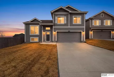14907 Leeman Cir, Bennington, NE 68007