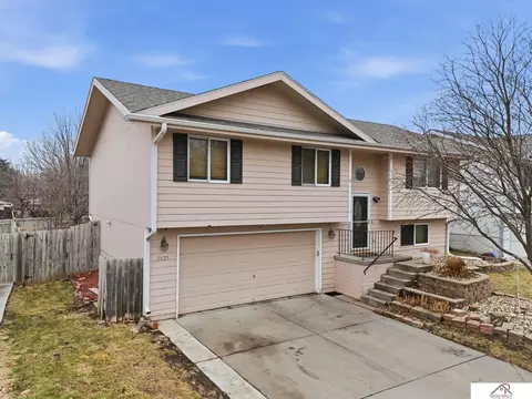 2420 SW 17th St, Lincoln, NE 68522