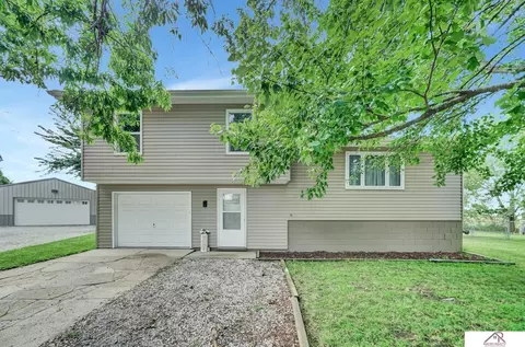 104 N 28th St, Beatrice, NE 68310