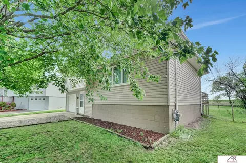 104 N 28th St, Beatrice, NE 68310 photo 31