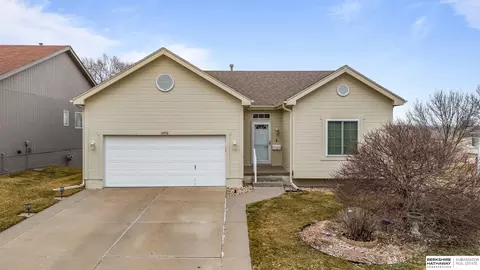 14516 Locust St, Omaha, NE 68116