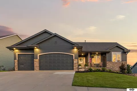 17209 Jessica Ln, Gretna, NE 68028