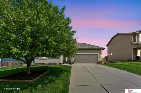 10609 S 111th St, Papillion, NE 68046