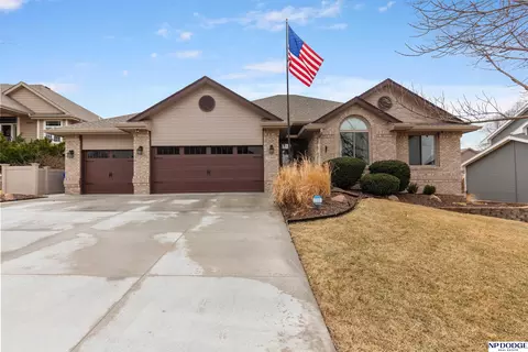 17209 Parker St, Omaha, NE 68118