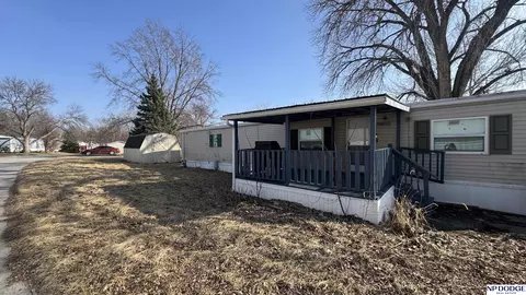 7049 N 113th Plz, Omaha, NE 68142