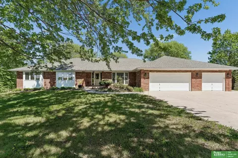 21900 W Angus Rd, Gretna, NE 68028
