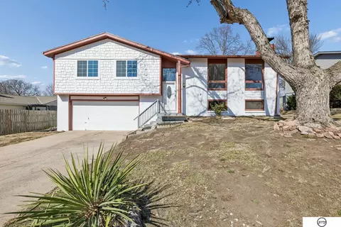 2610 Surrey Ct, Lincoln, NE 68512