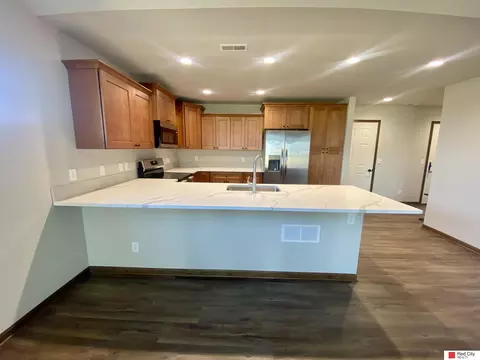 104 W Ida Ln, Lincoln, NE 68523