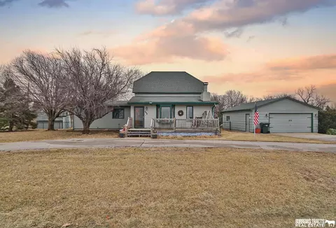 268 S 4th St, Dwight, NE 68635