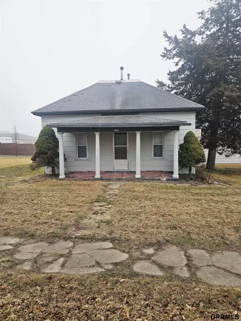 902 N Saunders Ave, Sutton, NE 68979