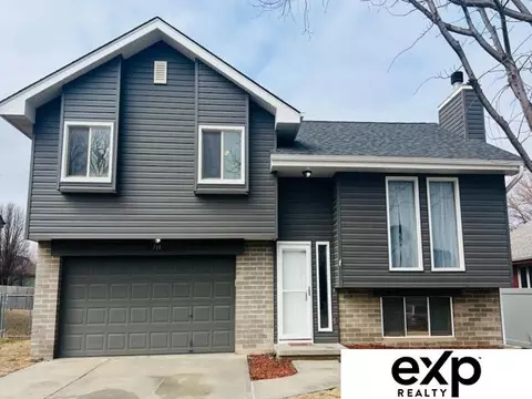 710 Diamond Ln, Papillion, NE 68133