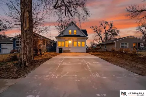 2566 Manderson St, Omaha, NE 68111