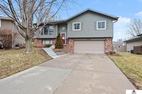 5216 Ascot Cir, Lincoln, NE 68516