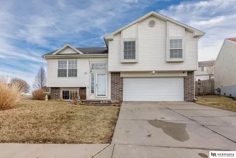 7907 Vernon Ave, Omaha, NE 68134
