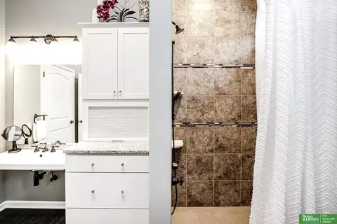 Bath - 12926 Eagle Cir, Omaha, NE 68142 photo 1 of 4