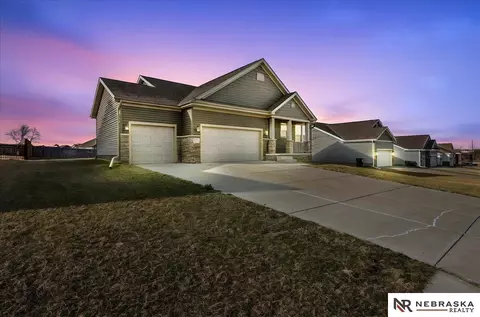 2205 Hedgeapple Rd, Plattsmouth, NE 68048