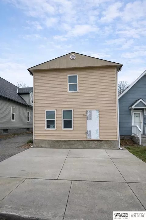 2707 Howard St, Omaha, NE 68105