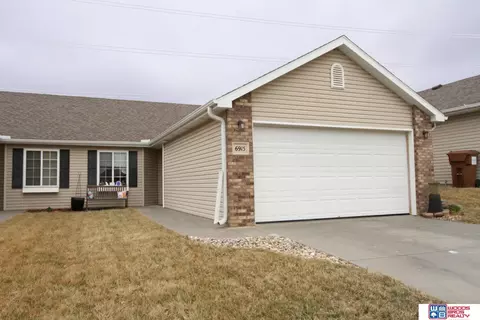 6915 Whitewater Ln, Lincoln, NE 68521