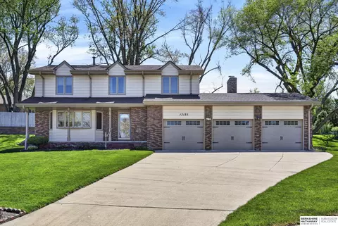13125 Normandy Cir, Omaha, NE 68137