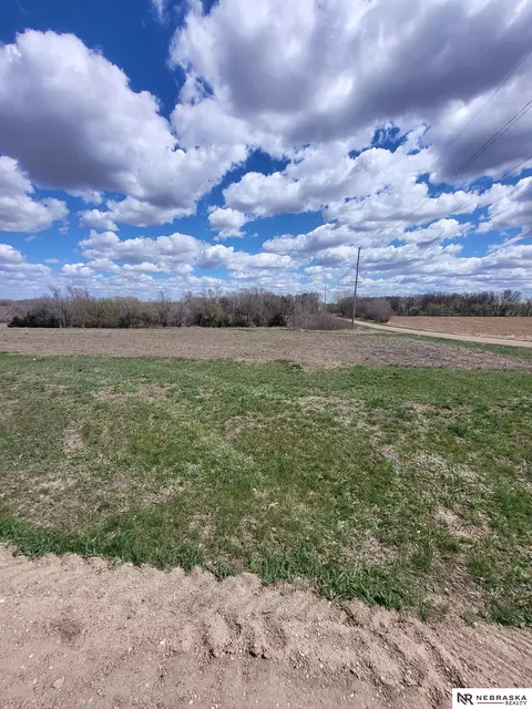 1826 238 Rd, Seward, NE 68434
