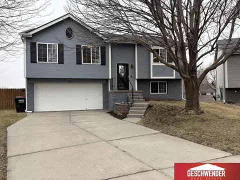 18911 T Cir, Omaha, NE 68135