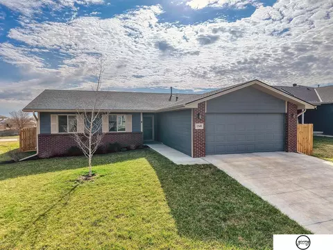 2348 NW 57th St, Lincoln, NE 68524