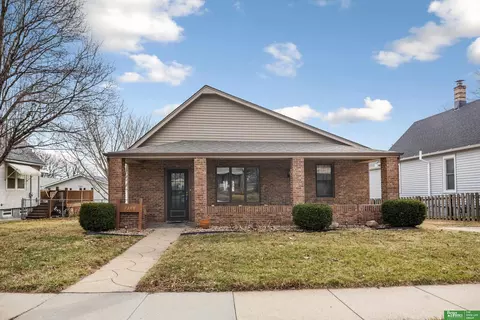 4323 S 39th St, Omaha, NE 68107