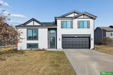 13715 S 44th St, Bellevue, NE 68123