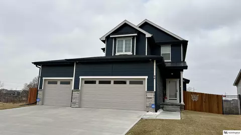 11110 Portage Dr, Papillion, NE 68046