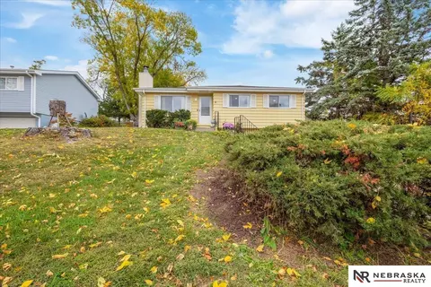 4905 N 93rd St, Omaha, NE 68134