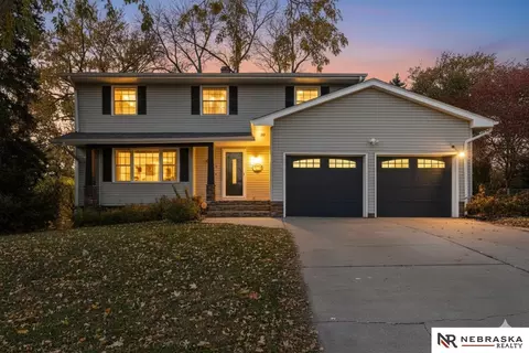 574 S 126th St, Omaha, NE 68154