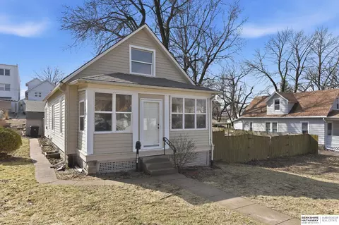 6331 Binney St, Omaha, NE 68104