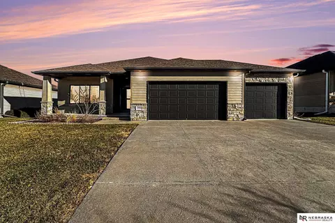 7140 Countryview Rd, Lincoln, NE 68516