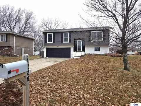 1228 N Maine Ave, York, NE 68467