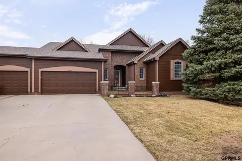 18010 Dewey Cir, Elkhorn, NE 68022