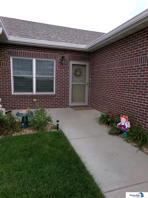 Exterior - 904 Meadow St, Beatrice, NE 68310 photo 4 of 8