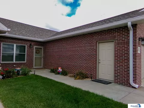 Exterior - 904 Meadow St, Beatrice, NE 68310 photo 3 of 8